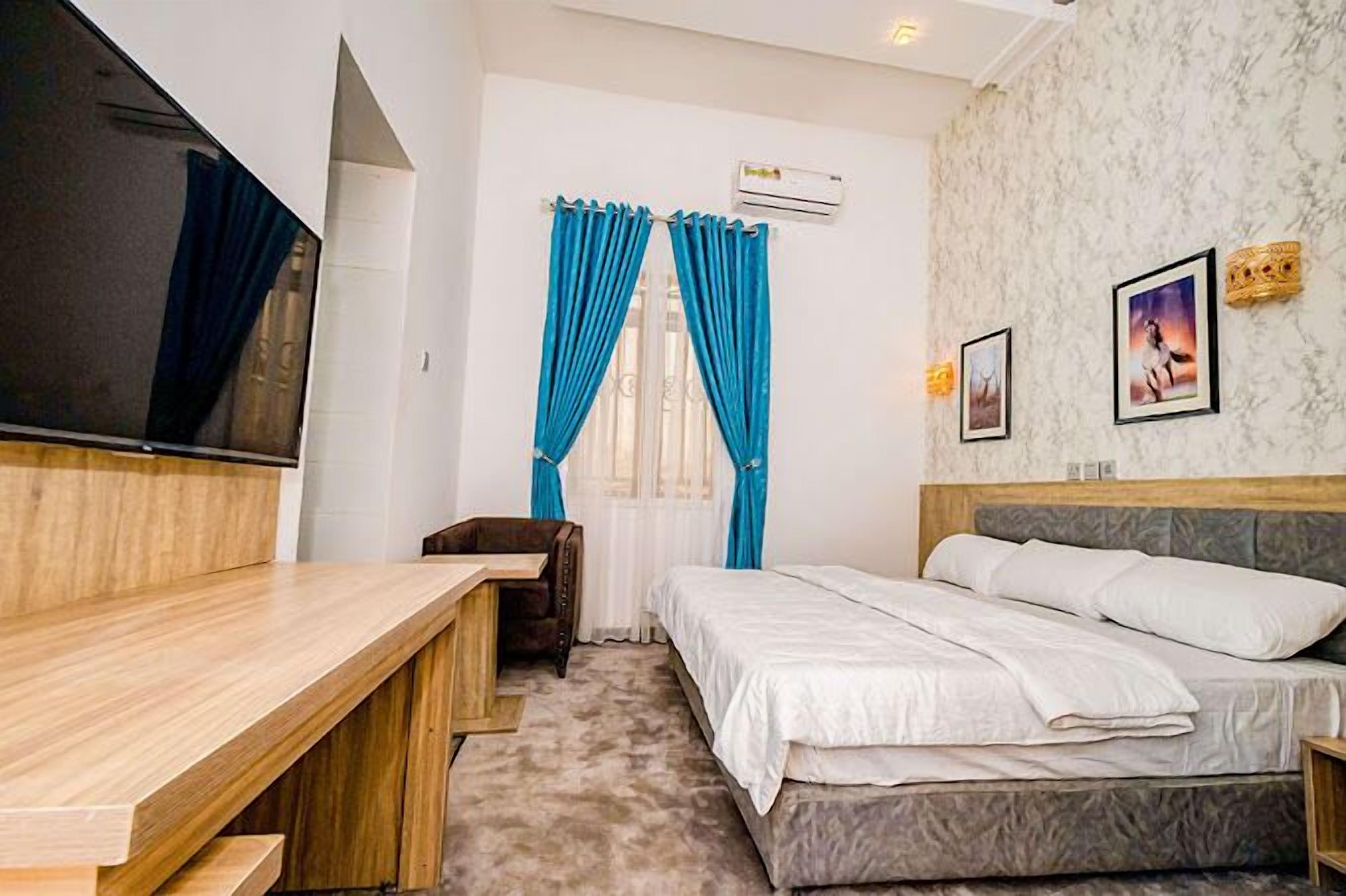 Deluxe Apartment, Balcony, City View | 1 bedroom, desk, laptop workspace, blackout curtains