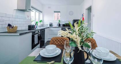 Stylish Modern 3BR | Wigan Escape | Free Parking