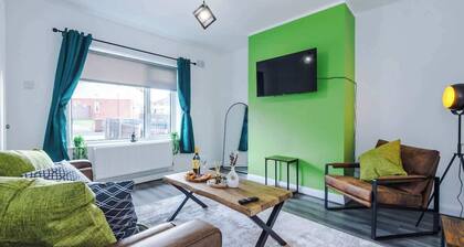 Sleek & Spacious 3BR - Family Stay W/ Free Parking