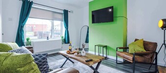 Sleek & Spacious 3BR - Family Stay W/ Free Parking