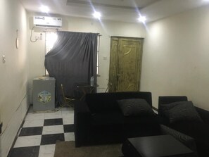 Living area - 24hrs power and Charming farmhouse in amazing Ayobo,Lagos with AC, Wifi (Lagos)