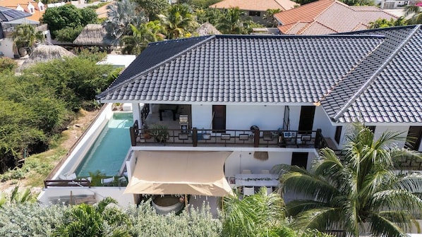 4 bedrooms, iron/ironing board, free WiFi