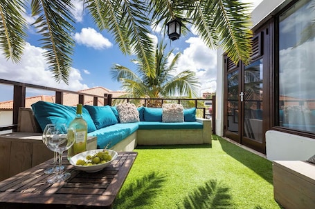Panoramic Apartment, 1 King Bed, Kitchenette, Garden View | Terrace/patio