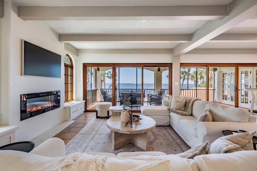 Smart TV, fireplace, ping pong, music library