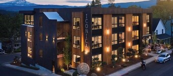 Two-bedroom suite, Mt Hood views, downtown White Salmon, suite 30