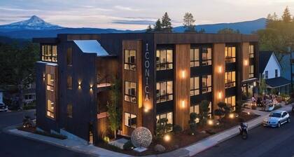 Two-bedroom suite, Mt Hood views, downtown White Salmon, suite 30