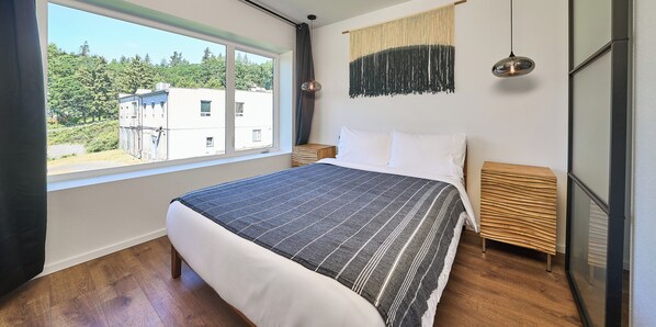 2 bedrooms, iron/ironing board, free WiFi, bed sheets