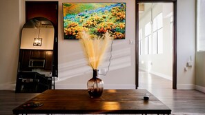 1 bedroom, desk, Internet - Chic New York Style 10 Minutes to SNA Disneyland (Santa Ana)