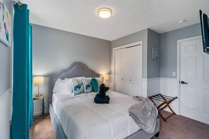 4 bedrooms, iron/ironing board, WiFi, bed sheets