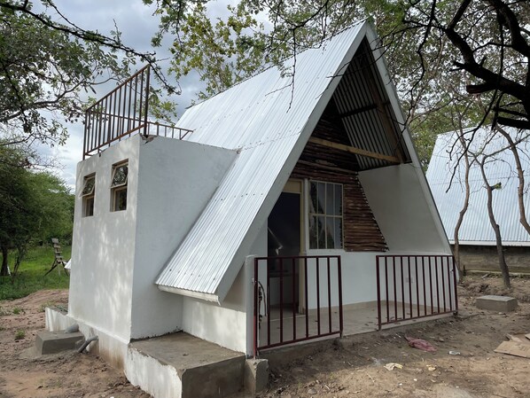 Vista frontal de la propiedad