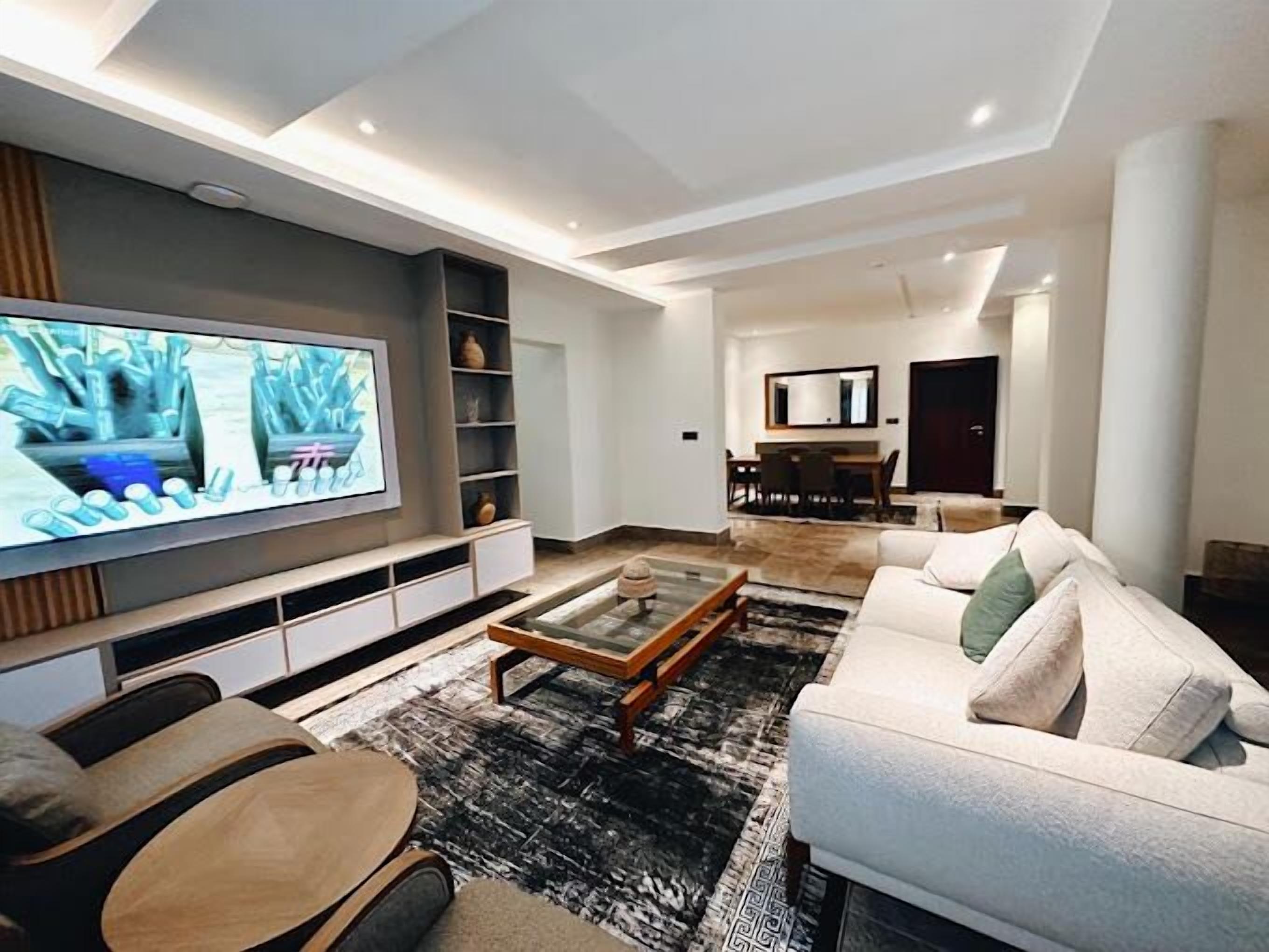 Comfort Apartment, Balcony, City View | Living area