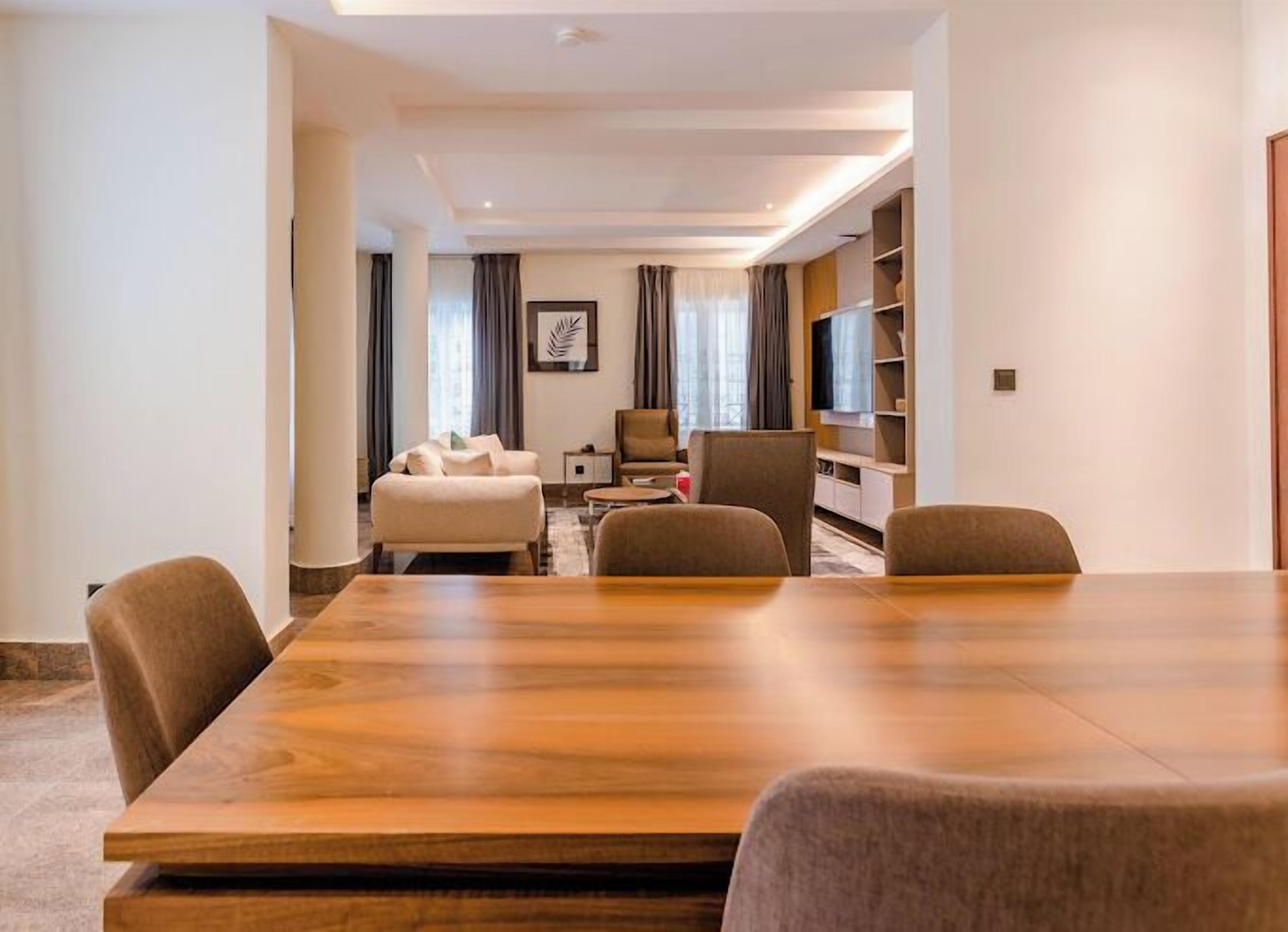 Apartamento Confort, balcón, vistas a la ciudad | Comedor