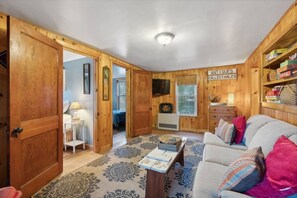 Smart TV - Year-round 3-bedroom WATERFRONT Windham cabin with WiFi (Windham)