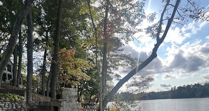 Year-round 3-bedroom WATERFRONT Windham cabin with WiFi