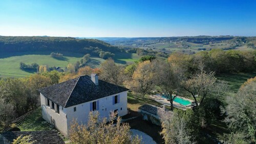 Gîte and pool south of the LOT / 2 pers / Glycine