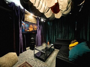 Smart TV, stereo, offices