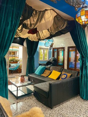 Smart TV, stereo, offices