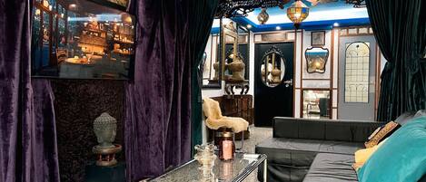 Smart TV, stereo, offices