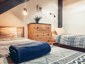 2 bedrooms, desk, iron/ironing board, WiFi