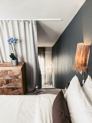 Bureau, fer et planche à repasser, Wi-Fi gratuit, draps fournis