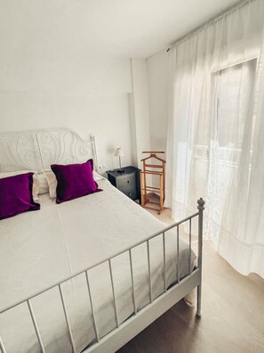 3 slaapkamers, een bureau, een strijkplank/strijkijzer, gratis wifi