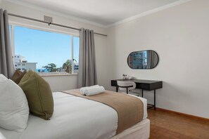 2 bedrooms, in-room safe, desk, iron/ironing board