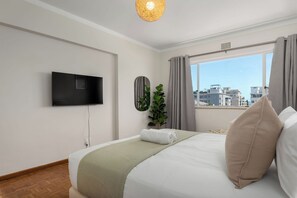 2 slaapkamers, een kluis op de kamer, een bureau