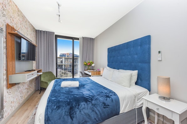 In-room safe, iron/ironing board, internet, bed sheets