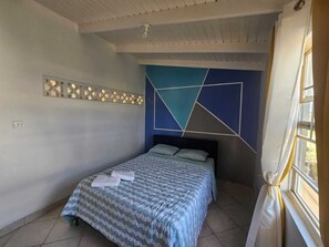 3 slaapkamers, een strijkplank/strijkijzer, wifi, beddengoed