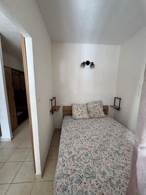 1 bedroom, iron/ironing board, free WiFi, bed sheets