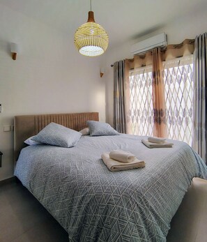 2 bedrooms, in-room safe, iron/ironing board, free WiFi