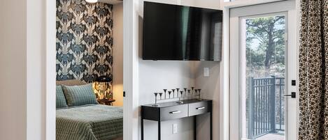 1 habitación, tabla de planchar con plancha, cuna de viaje y wifi