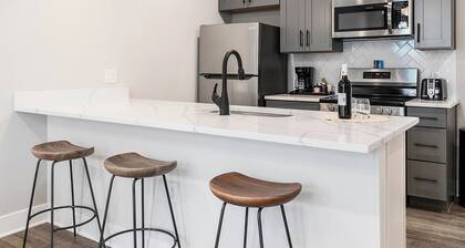 Evelyn 319 - Beautiful brand-new 1BR in beautiful Forest Hill