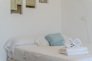 1 bedroom, iron/ironing board, internet, bed sheets