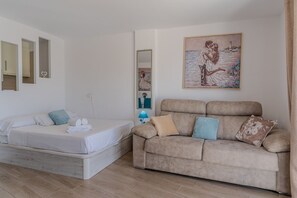 1 slaapkamer, een strijkplank/strijkijzer, internet, beddengoed