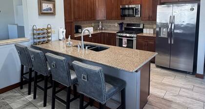 Steps to the Beach & Heart of Cayucos: Welcome to The Whale