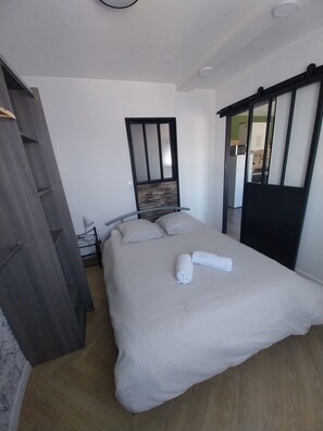 1 bedroom, iron/ironing board, free WiFi, bed sheets