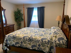 1 bedroom, iron/ironing board, WiFi, bed sheets - Enjoyable & Comfortable Ground Level Condo (High Point)