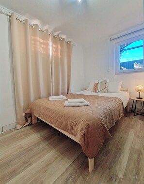 2 chambres, fer et planche à repasser, Wi-Fi gratuit, draps fournis