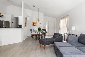 House - Stair-free 4BR Home for 8 - Tv210 (Kissimmee)