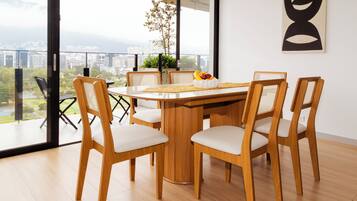 Apartment, 3 Bedrooms | Dining room