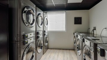2 habitaciones y escritorio 