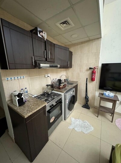 Cozy 1-bedroom condo with WiFi, AC in lovely Ajman