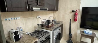 Cozy 1-bedroom condo with WiFi, AC in lovely Ajman