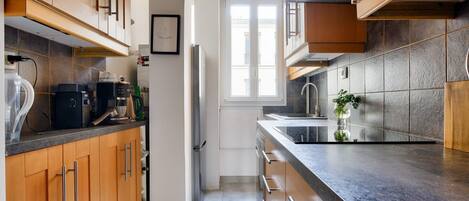 Réfrigérateur, micro-ondes, four, lave-vaisselle