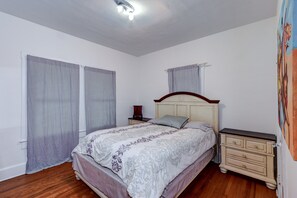 3 chambres, fer et planche à repasser, Wi-Fi, draps fournis