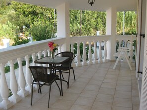 Outdoor dining - A Luxurious Villa in a Residential area w/ walking distance to Sidari Ressort! (Corfu)