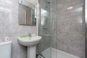 Hair dryer - Open Mind Property - 4 Bedroom Flat & FREE parking (Bournemouth, Christchurch and Poole)