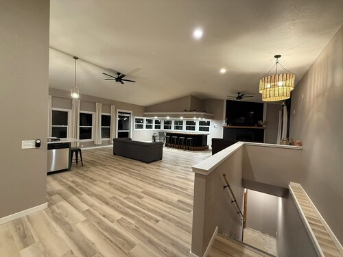 Linda's Lookout - Country Charm