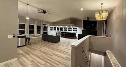 Linda's Lookout - Country Charm